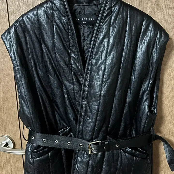 [BUNJANG] CALIEDDIE Black Quilted Padded Vest / KALIEDDIE 캘리에디 블랙 누빔 퀼팅 패딩 조끼