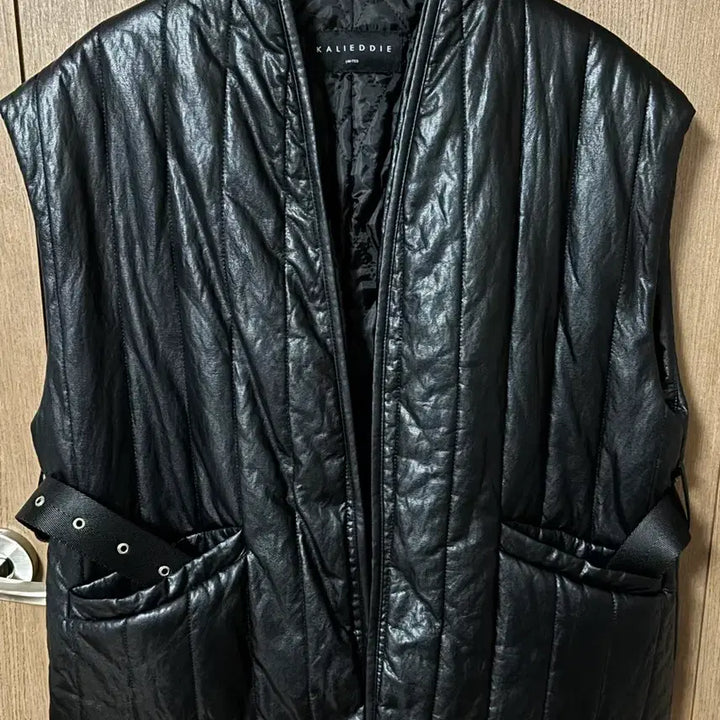 [BUNJANG] CALIEDDIE Black Quilted Padded Vest / KALIEDDIE 캘리에디 블랙 누빔 퀼팅 패딩 조끼
