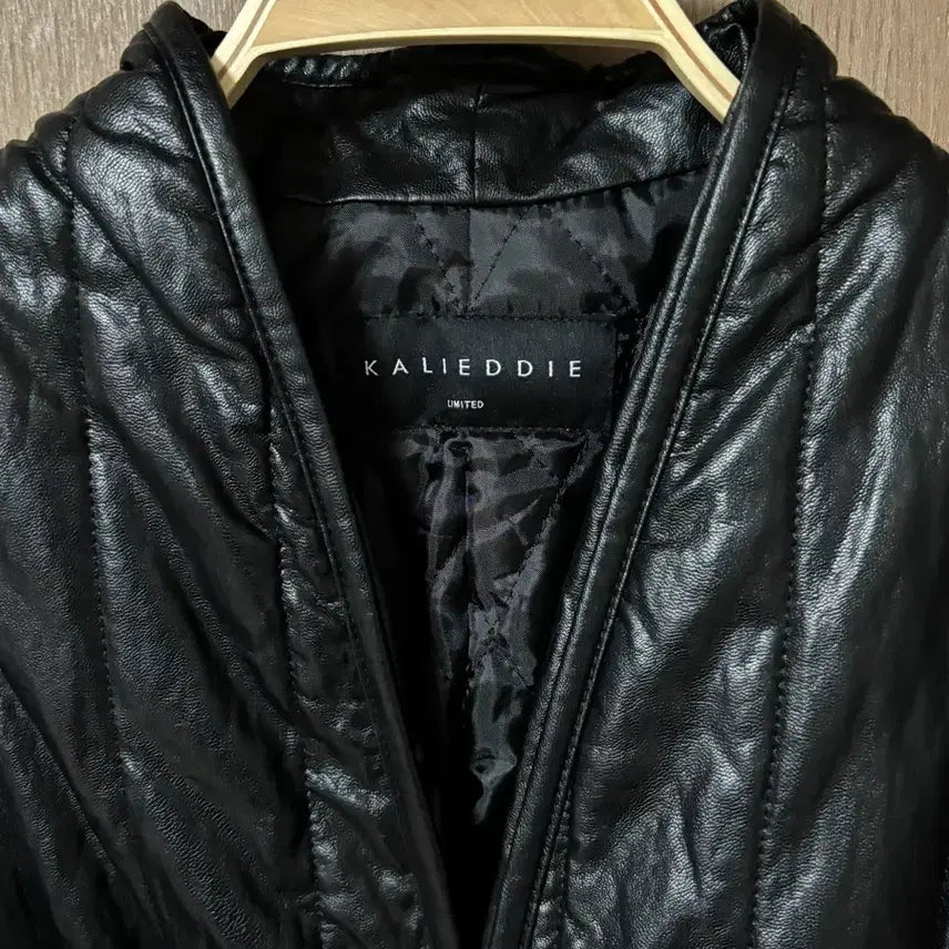 [BUNJANG] CALIEDDIE Black Quilted Padded Vest / KALIEDDIE 캘리에디 블랙 누빔 퀼팅 패딩 조끼