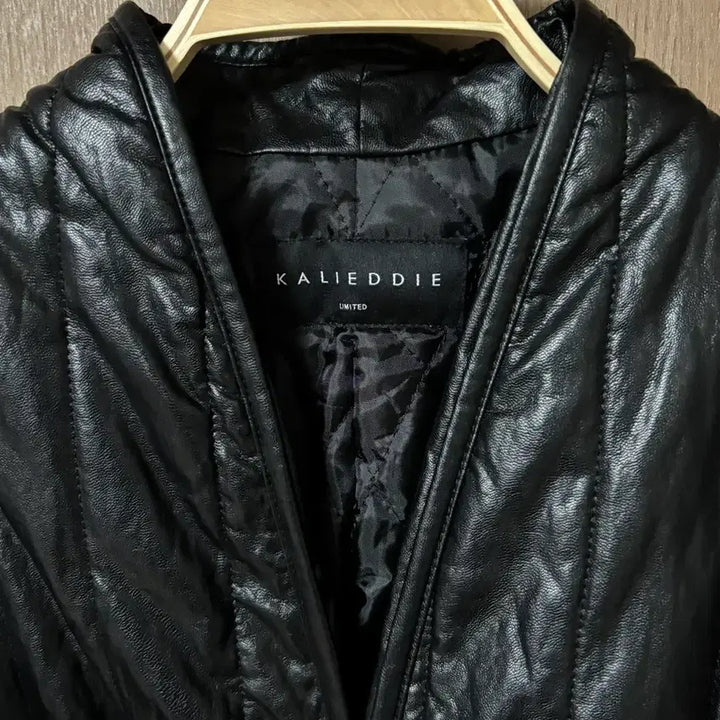 [BUNJANG] CALIEDDIE Black Quilted Padded Vest / KALIEDDIE 캘리에디 블랙 누빔 퀼팅 패딩 조끼