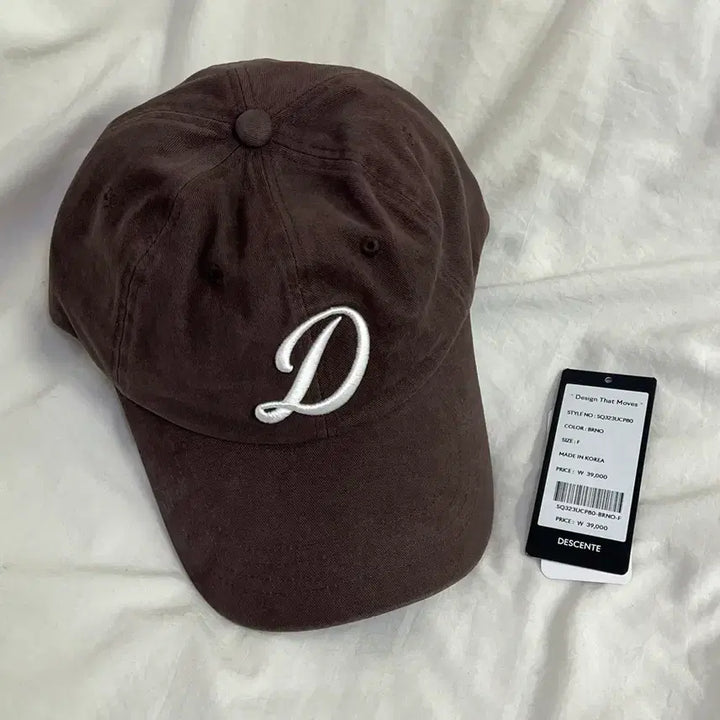 [BUNJANG] Descente Initial Logo Embroidered Ball Cap Brown / 데상트 이니셜 로고 자수 볼캡 브라운