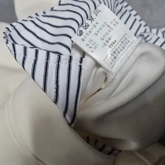 [BUNJANG] Ivory Stripe Collar Layered T-shirt / 아이보리 스트라이프 카라 레이어드 티셔츠