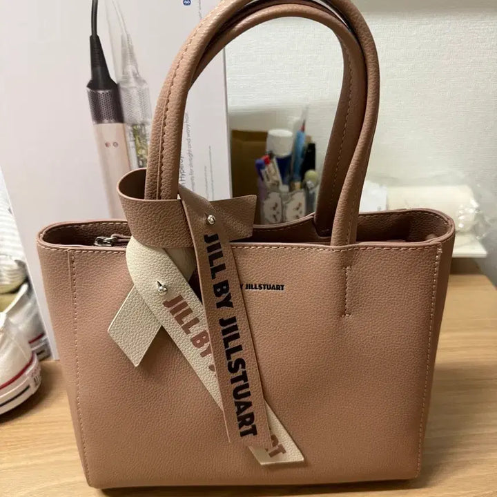 [BUNJANG] JILL BY JILLSTUART Logo Strap Tote / 질 바이 질스튜어트(JILL BY JILLSTUART) 로고 스트랩 토트