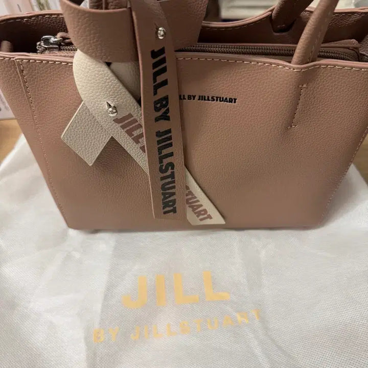 [BUNJANG] JILL BY JILLSTUART Logo Strap Tote / 질 바이 질스튜어트(JILL BY JILLSTUART) 로고 스트랩 토트