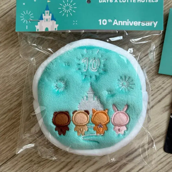 [BUNJANG] DAY6 10th Anniversary Collaboration Pouch / 데이식스 롯데호텔 10주년 콜라보 파우치 DAY6 새상품 판매