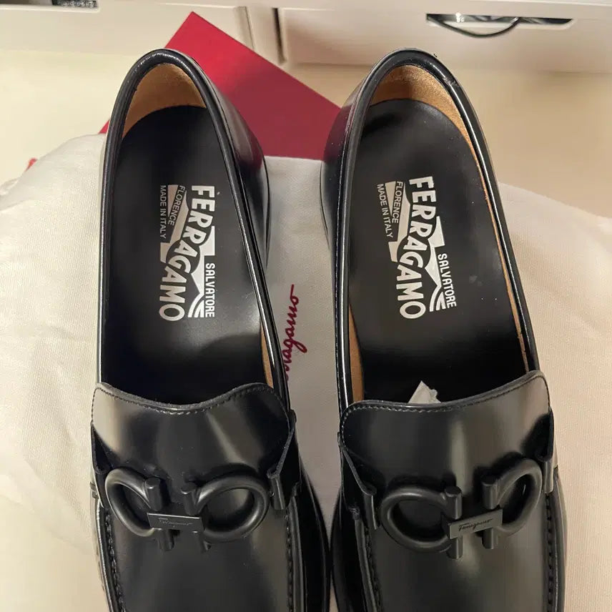 [SOLD OUT] 새상품 살바토레 페라가모 로로 로퍼 8.5