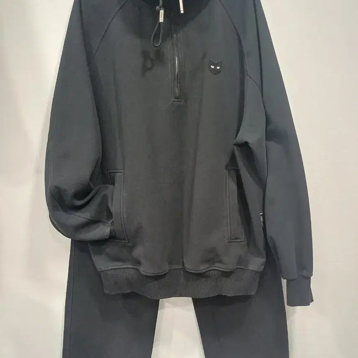 [BUNJANG] Songzio Jije Ro Assemblage Half-Zip Sweatshirt / 송지오 지재로 아상블라주 하프 지퍼 스웨트셔츠