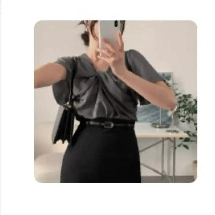 [SOLD OUT] 사색 앞트임 꼬임 블라우스 차콜