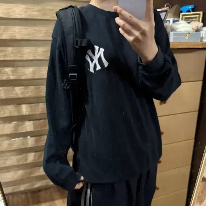 [BUNJANG] MLB Black Sweatshirt / mlb 맨투맨
