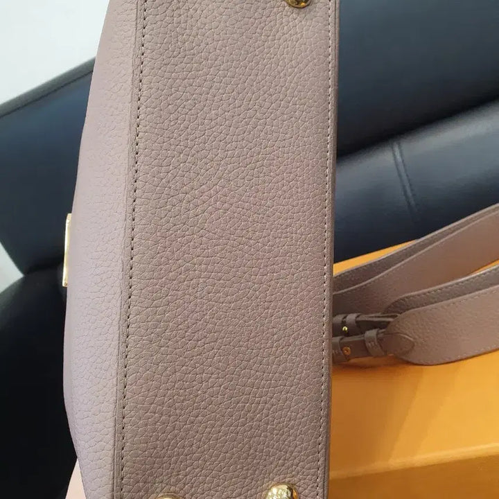 [BUNJANG] Louis Vuitton Capucines MM / 루이비통 카퓌신 mm