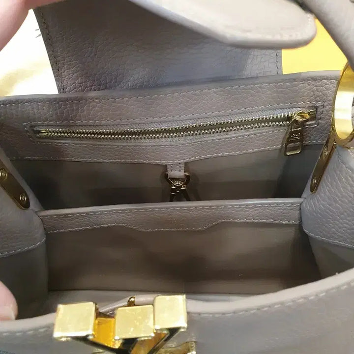 [BUNJANG] Louis Vuitton Capucines MM / 루이비통 카퓌신 mm