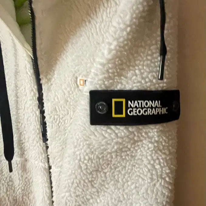 [BUNJANG] National Geographic White Fleece Jacket M / 내셔널지오그래픽 뽀글이 흰색 후리스자켓 M