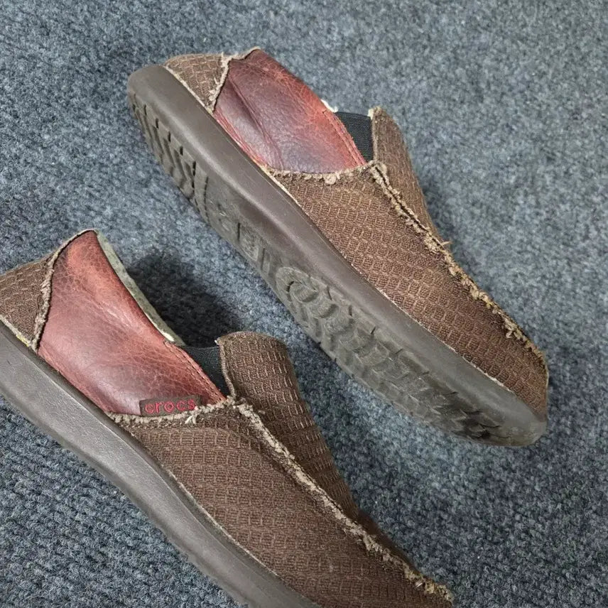 [SOLD OUT] 크록스 남성 브라운 슬립온 슈즈m7