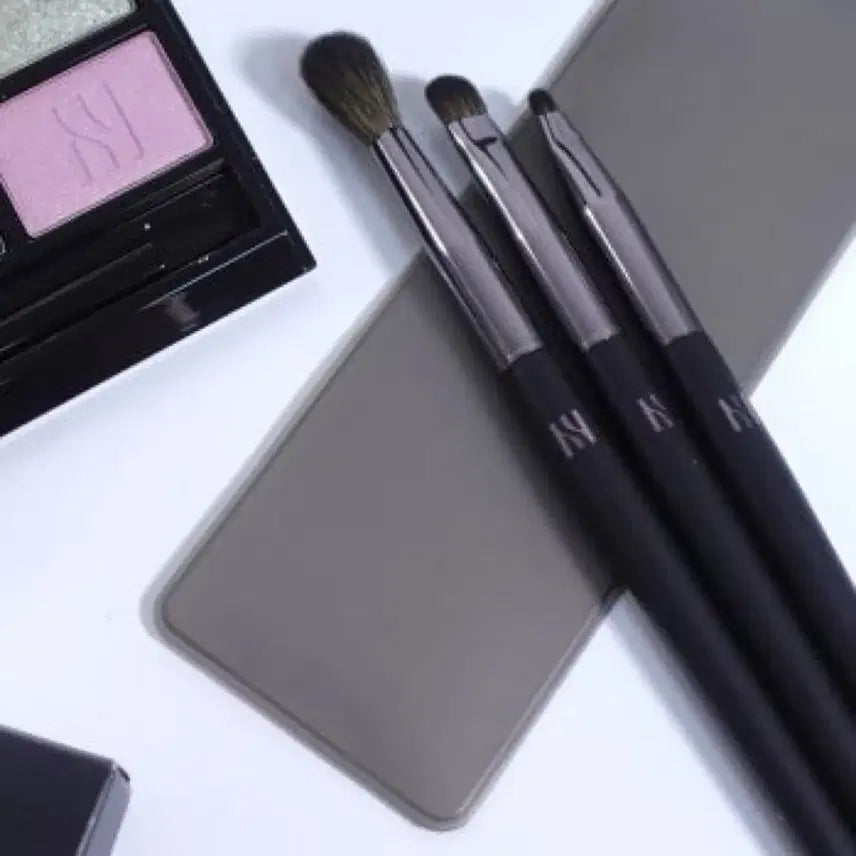 [BUNJANG] Hera Nuddy Top Quad Eye Palette Set / [미개봉] 헤라 쿼드아이 팔레트 03 누디토프 + 브러쉬 세트 증정