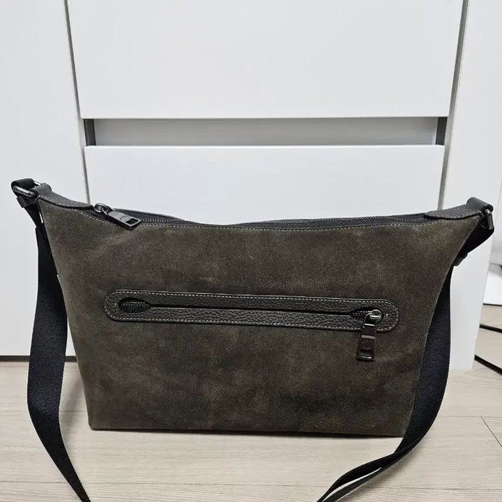 [BUNJANG] Coach Suede Crossbody Bag / 새상품) 코치 크로스백 스웨이드 카키그린
