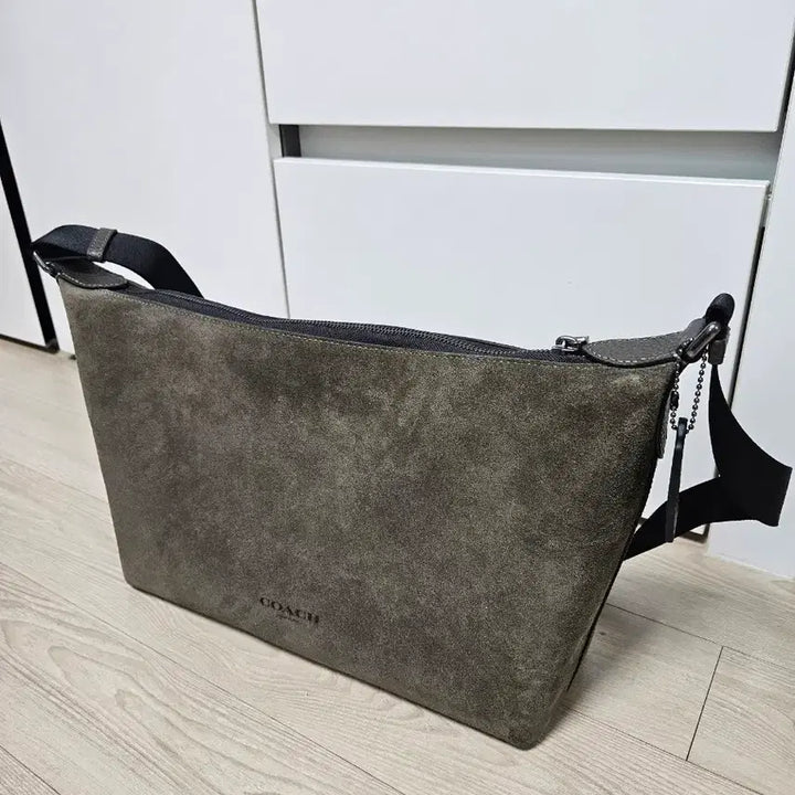 [BUNJANG] Coach Suede Crossbody Bag / 새상품) 코치 크로스백 스웨이드 카키그린