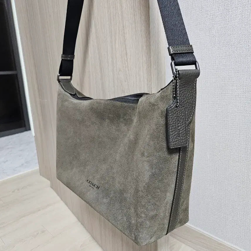 [BUNJANG] Coach Suede Crossbody Bag / 새상품) 코치 크로스백 스웨이드 카키그린