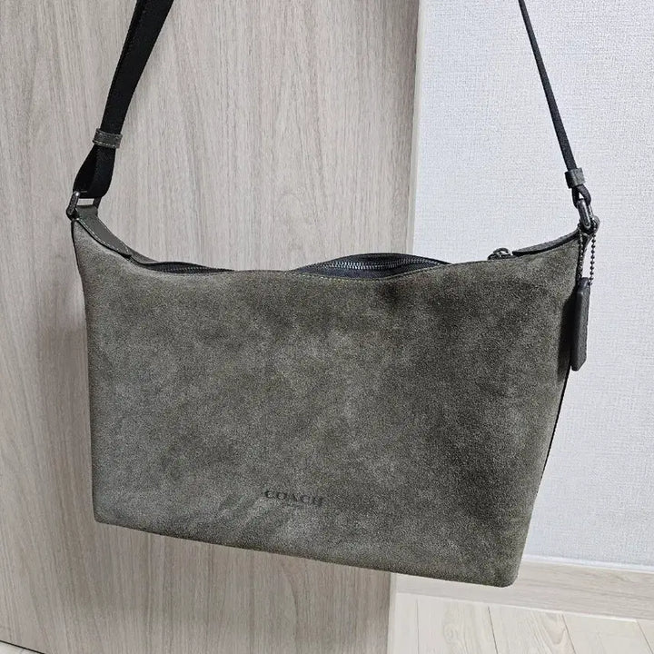[BUNJANG] Coach Suede Crossbody Bag / 새상품) 코치 크로스백 스웨이드 카키그린