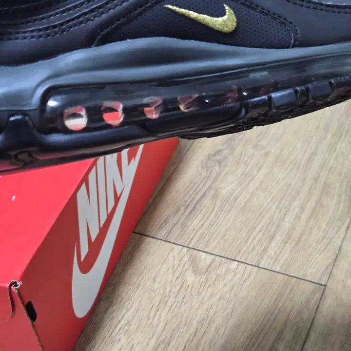 [BUNJANG] Nike Air Max 97 Black Gold Embroidered Sneakers / 나이키 에어맥스97 블랙 골드 자수 안 워싱기모 정품