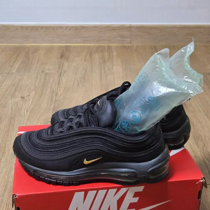 [BUNJANG] Nike Air Max 97 Black Gold Embroidered Sneakers / 나이키 에어맥스97 블랙 골드 자수 안 워싱기모 정품