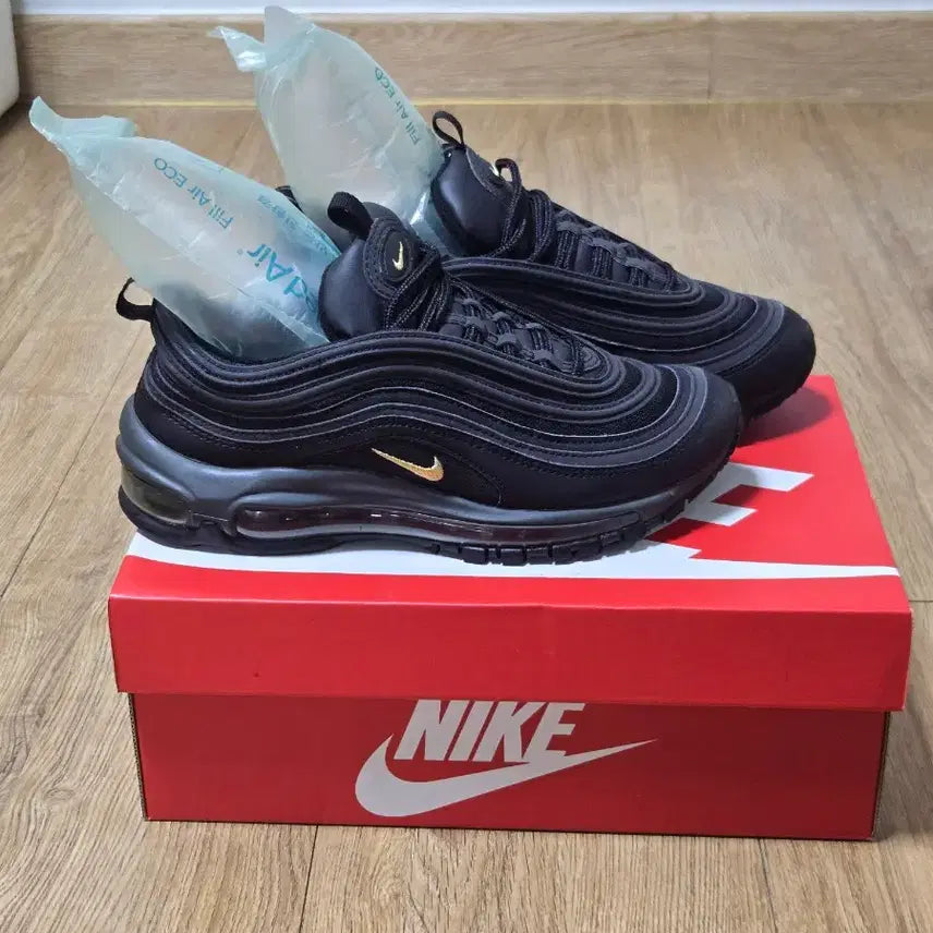 [BUNJANG] Nike Air Max 97 Black Gold Embroidered Sneakers / 나이키 에어맥스97 블랙 골드 자수 안 워싱기모 정품