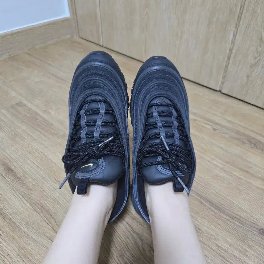 [BUNJANG] Nike Air Max 97 Black Gold Embroidered Sneakers / 나이키 에어맥스97 블랙 골드 자수 안 워싱기모 정품