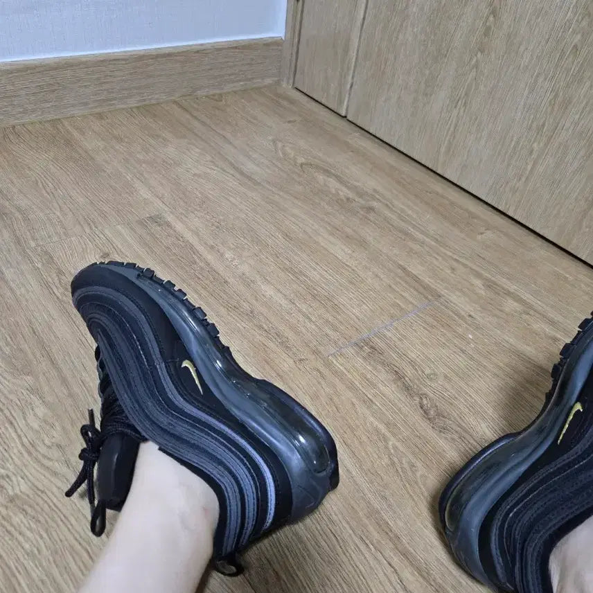[BUNJANG] Nike Air Max 97 Black Gold Embroidered Sneakers / 나이키 에어맥스97 블랙 골드 자수 안 워싱기모 정품