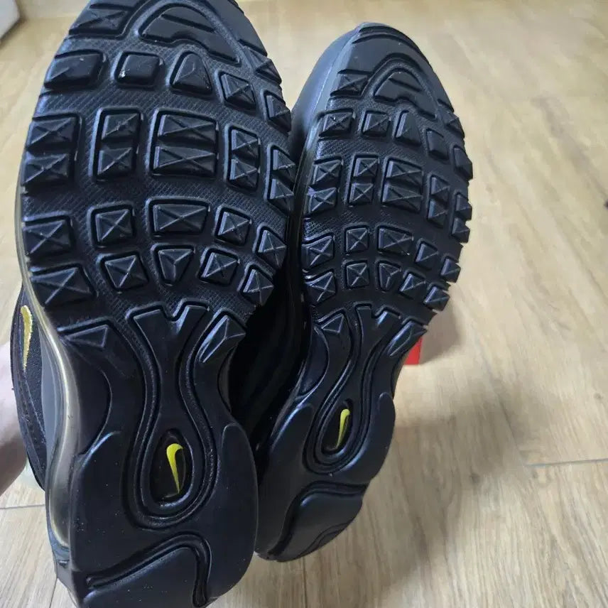 [BUNJANG] Nike Air Max 97 Black Gold Embroidered Sneakers / 나이키 에어맥스97 블랙 골드 자수 안 워싱기모 정품