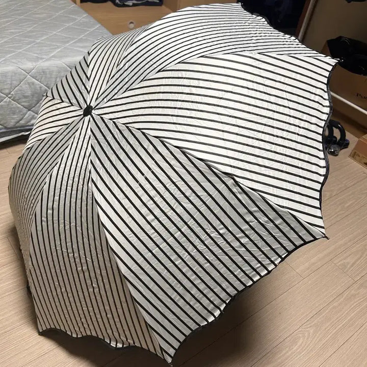 [BUNJANG] Black Stripe Portable Umbrella / 블랙 스트라이프 휴대용 양우산
