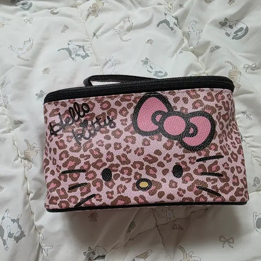 [BUNJANG] Hello Kitty Leopard Print Square Pouch / 헬로키티 호피 레오파드 사각 파우치