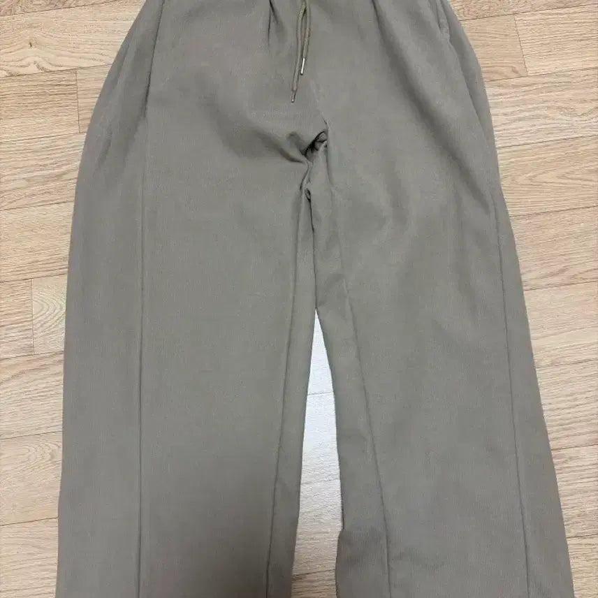[BUNJANG] Beige Balloon Wide Jogger Training Pants / 베이지 벌룬 와이드 조고 트레이닝 펜츠