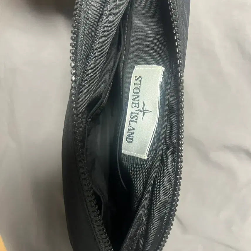 [BUNJANG] Stone Island Nylon Metal Bag / 스톤아일랜드 나일론 메탈 가방