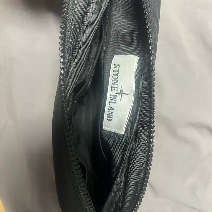 [BUNJANG] Stone Island Nylon Metal Bag / 스톤아일랜드 나일론 메탈 가방