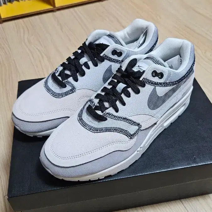 [BUNJANG] Nike Air Max 1 Inside Out Phantom Black Sneakers / 나이키 에어맥스1 인사이드아웃 팬텀블랙 270