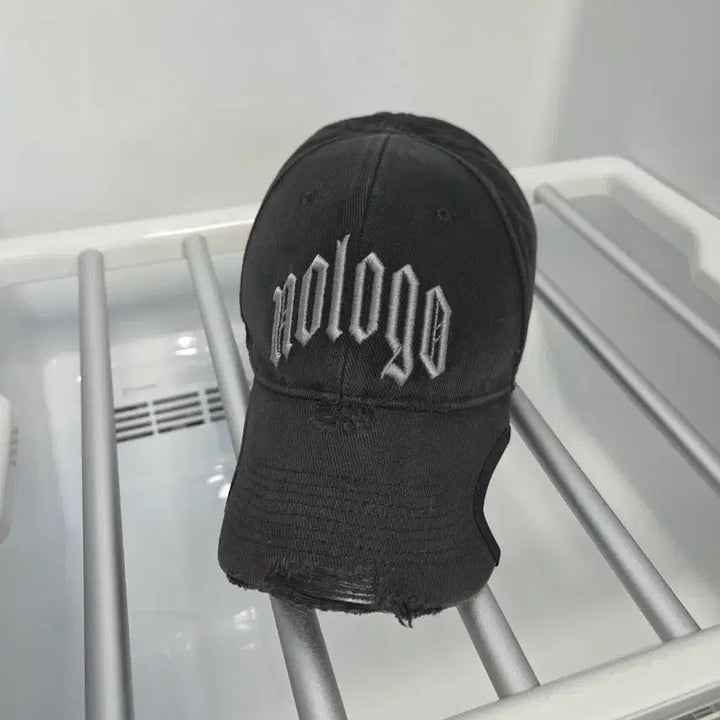 [SOLD OUT] 발렌시아가 노로고 볼캡