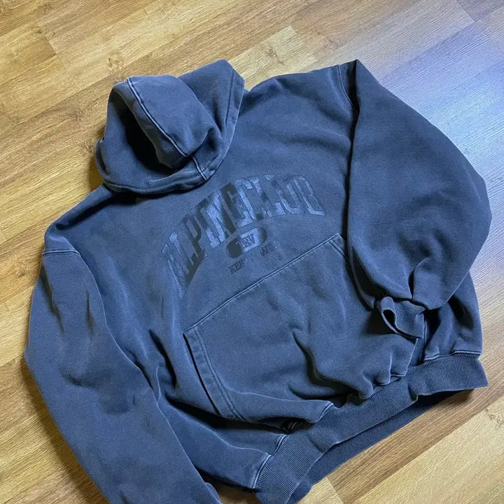 [BUNJANG] Travel Graphic Hoodie M Size / 트래블 그래픽 후드 티셔츠 m 사이즈