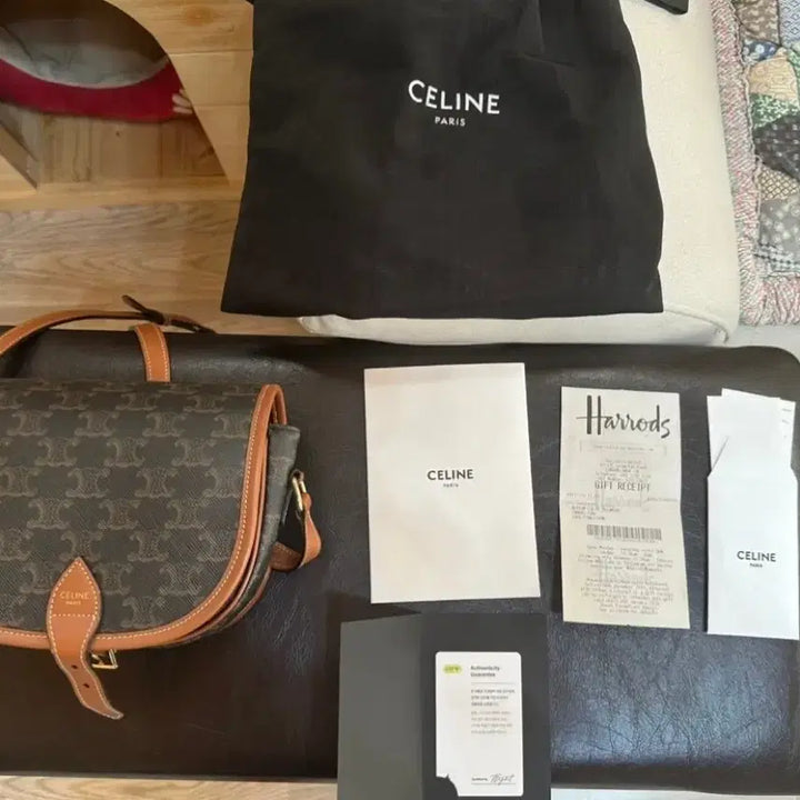 [BUNJANG] Celine Triomphe Medium Handbag / 셀린느 트리오페 풀코백 미듐