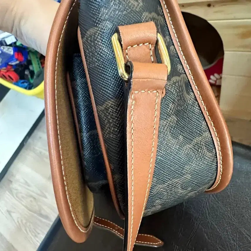 [BUNJANG] Celine Triomphe Medium Handbag / 셀린느 트리오페 풀코백 미듐