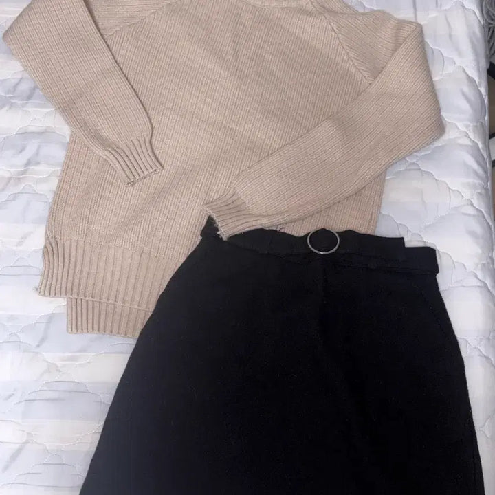 [BUNJANG] Kodi Knit Sweater &amp; Black Skirt Set / 코디 세트 니트 스웨터 + 블랙 스커트
