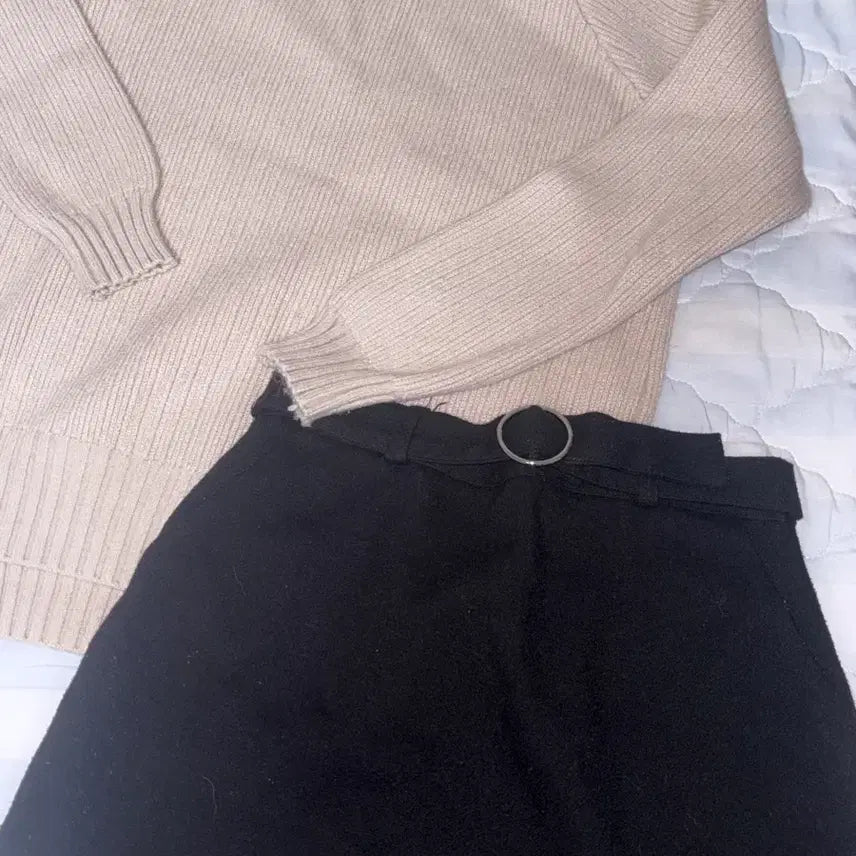 [BUNJANG] Kodi Knit Sweater &amp; Black Skirt Set / 코디 세트 니트 스웨터 + 블랙 스커트