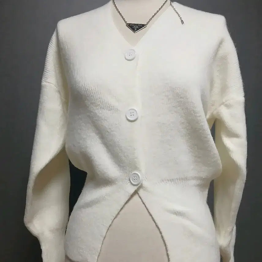 [BUNJANG] Ivory V-Neck Knit Cardigan / 아이보리 브이넥 허리쏙 니트 가디건