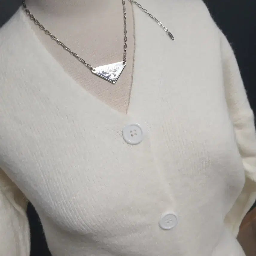 [BUNJANG] Ivory V-Neck Knit Cardigan / 아이보리 브이넥 허리쏙 니트 가디건