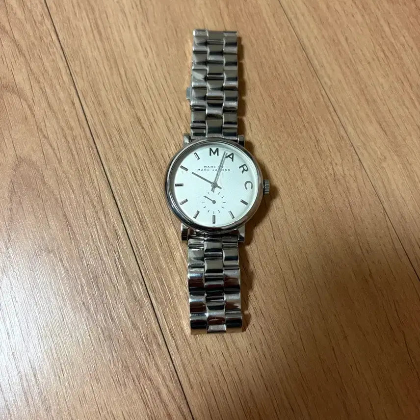 [BUNJANG] Marc Jacobs Baker Silver Metal Watch / 마크 제이콥스 베이커(Baker) 실버 메탈 여성 시계-남녀 공용