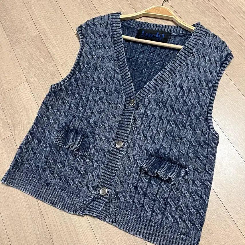 [BUNJANG] Lucky Chouette Washed Cable Knit Vest Navy / 25년 럭키슈에뜨 워시드 케이블 니트 베스트 조끼 네이비 프릴 꽈배기
