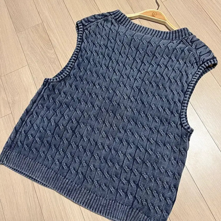 [BUNJANG] Lucky Chouette Washed Cable Knit Vest Navy / 25년 럭키슈에뜨 워시드 케이블 니트 베스트 조끼 네이비 프릴 꽈배기