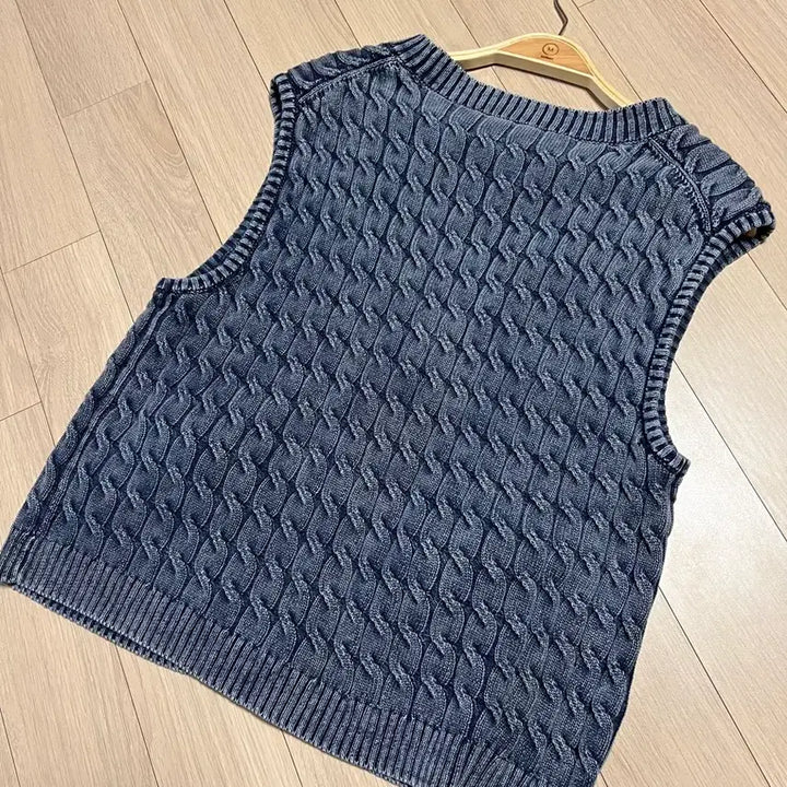 [BUNJANG] Lucky Chouette Washed Cable Knit Vest Navy / 25년 럭키슈에뜨 워시드 케이블 니트 베스트 조끼 네이비 프릴 꽈배기