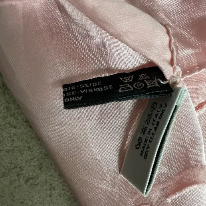 [BUNJANG] Christian Dior CD Logo Pink Silk Scarf / 150만원~>28만원(정품)크리스찬 디올 CD 로고 핑크 실크 스카프