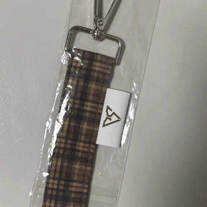 [BUNJANG] DAY6 Sungjin Concert Check Pattern Keyring / (미개봉) 데이식스 성진 콘서트 체크패턴 키링