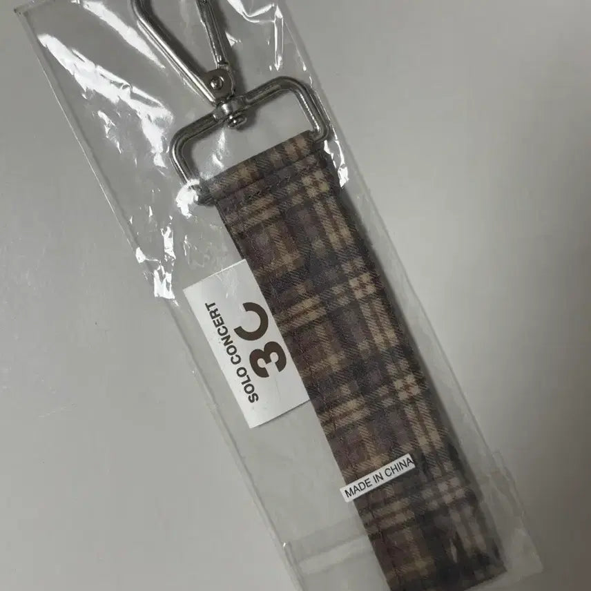 [BUNJANG] DAY6 Sungjin Concert Check Pattern Keyring / (미개봉) 데이식스 성진 콘서트 체크패턴 키링