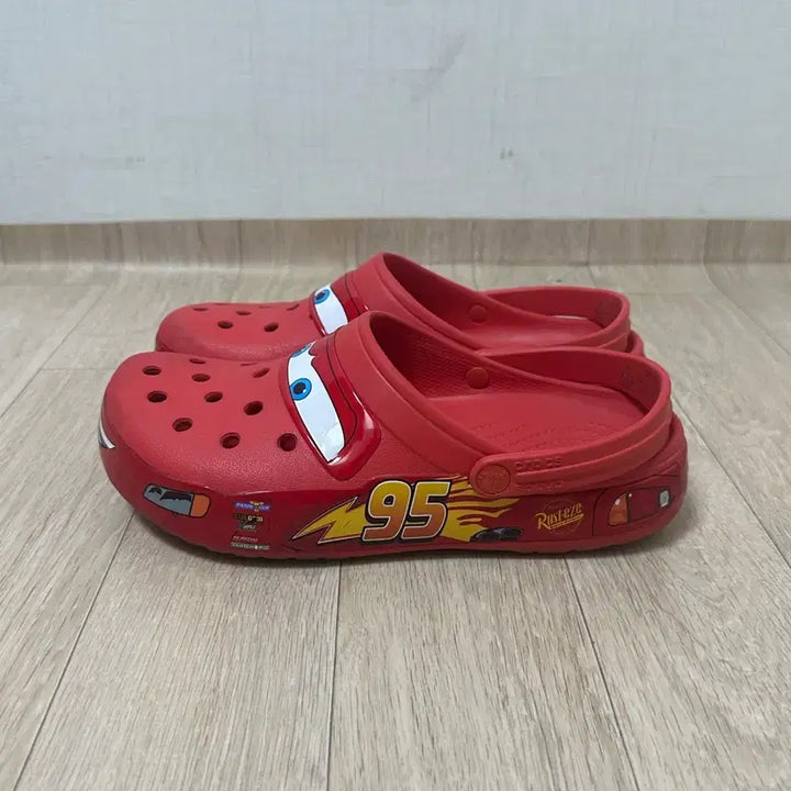 [BUNJANG] Crocs Cars Classic Clog Lightning McQueen 270 / 크록스 x 카 클래식 클로그 라이트닝 맥퀸 270